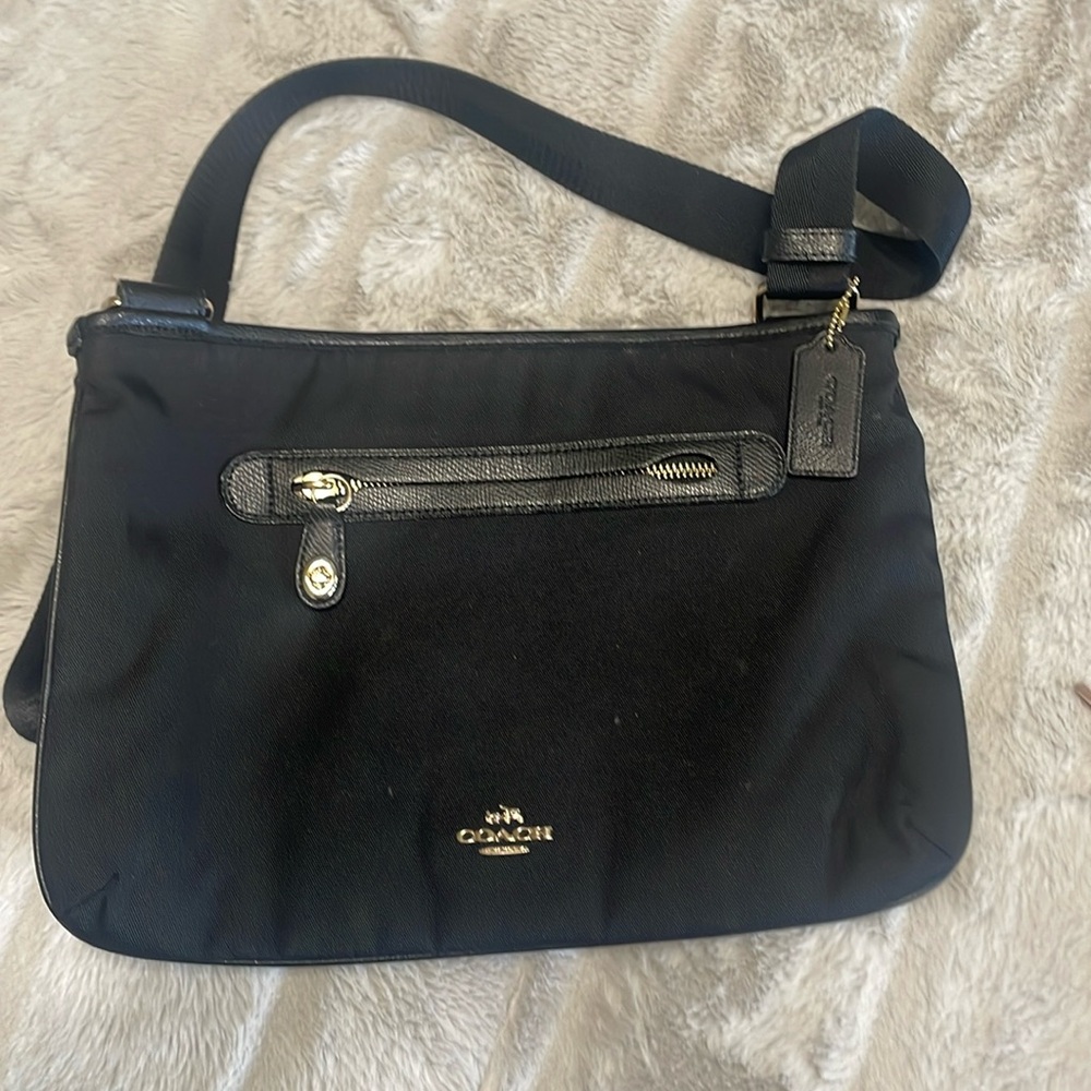 Coach cross over bag with Gold zipper, Gold lettering and Gold Zipper toggle